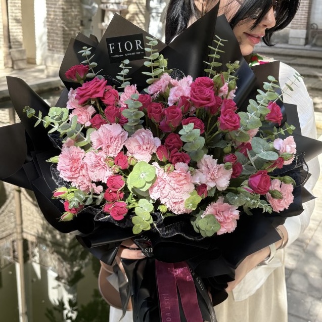 دسته گل رز‌ و میخک